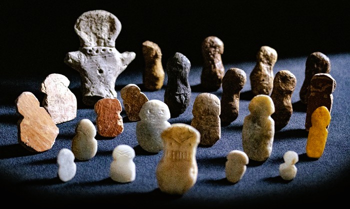 Tavşanlı Höyük’te İnsan Biçimli 4 Bin 500 Yıllık İdoller Bulundu Tavşanlı Höyük’te İnsan Biçimli 4 Bin 500 Yıllık İdoller Bulundu