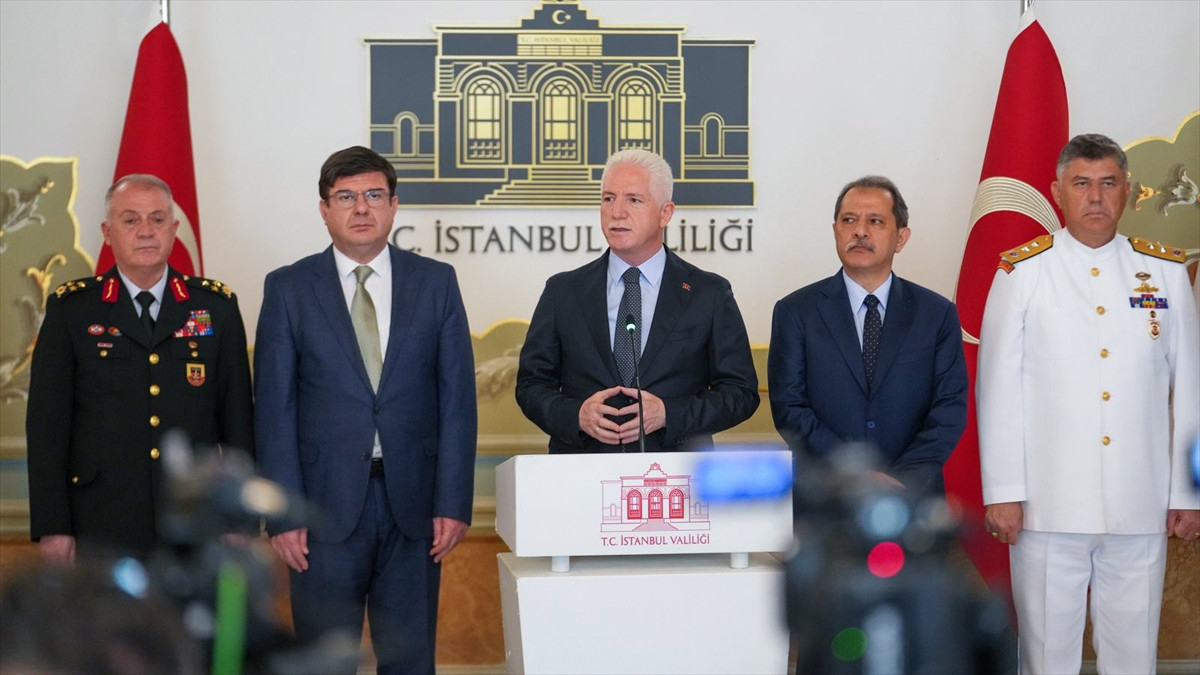 İstanbul Valisi Davut Gül, yılın ilk 9 ayına ilişkin asayiş verilerini açıkladı İstanbul Valisi Davut Gül, yılın ilk 9 ayına ilişkin asayiş verilerini açıkladı