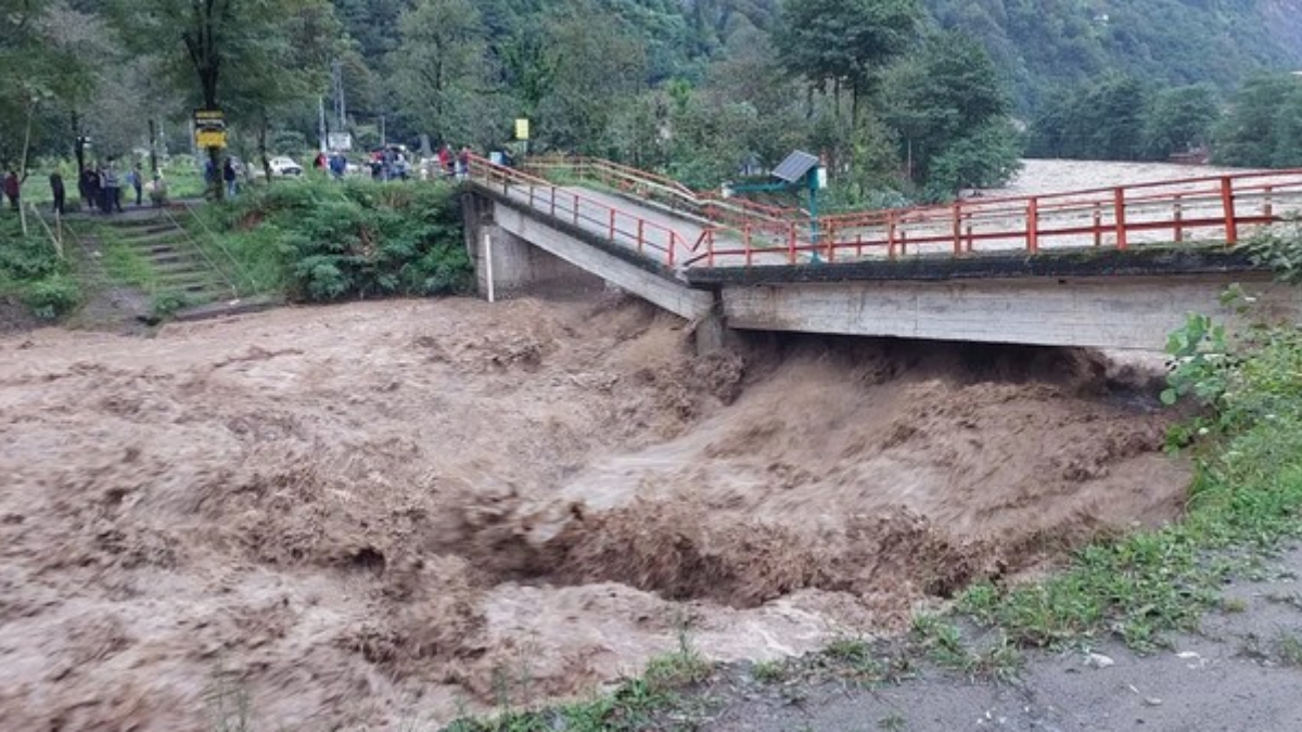 Rize Valisi Baydaş: Yağışın bilançosu 1,2 milyar lira Rize Valisi Baydaş: Yağışın bilançosu 1,2 milyar lira