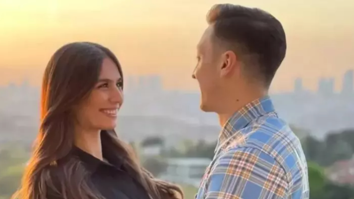 Mesut Özil’in eşi Amine Gülşe kariyeriyle ilgili çıkan iddiaları yalanladı: “Mesut yasaklamaz” Mesut Özil’in eşi Amine Gülşe kariyeriyle ilgili çıkan iddiaları yalanladı: “Mesut yasaklamaz”